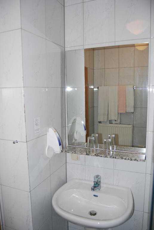 Landhotel St. Gereon Nackenheim Δωμάτιο φωτογραφία