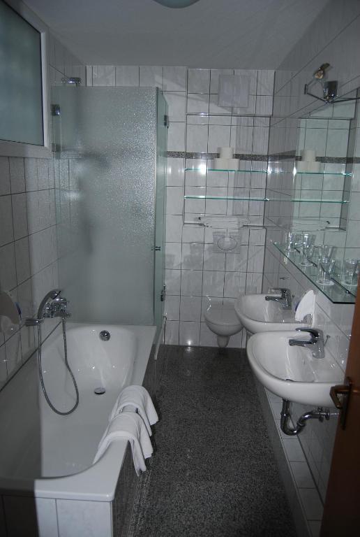 Landhotel St. Gereon Nackenheim Δωμάτιο φωτογραφία
